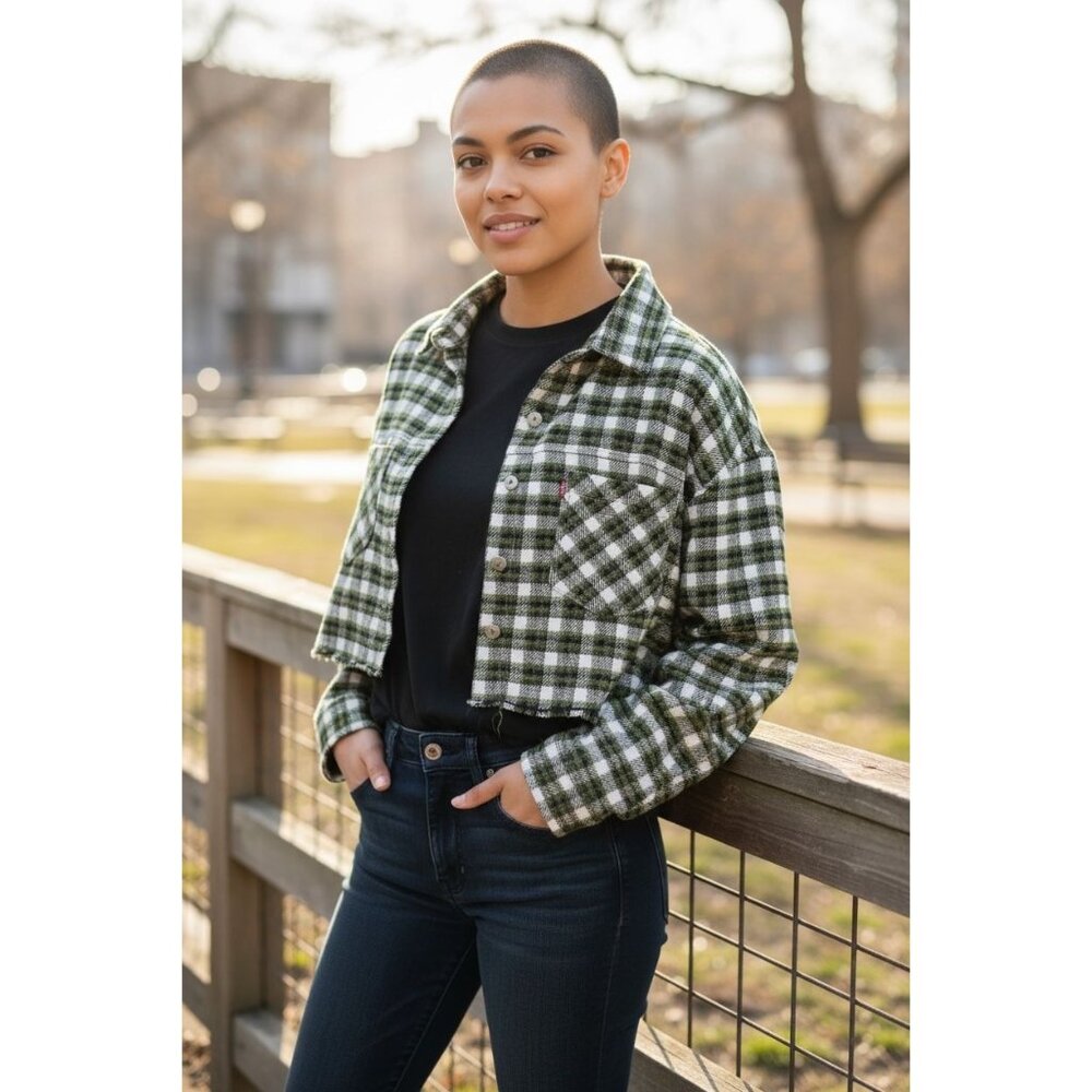 NEW BDG Womens M Cropped Green White Plaid Flannel Button-Up Jacket 100% Cotton